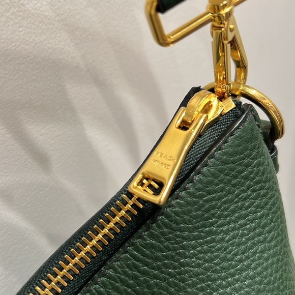 Prada green leather shoulder bag with adjustable strap & metal hardware - Picture 11 of 14